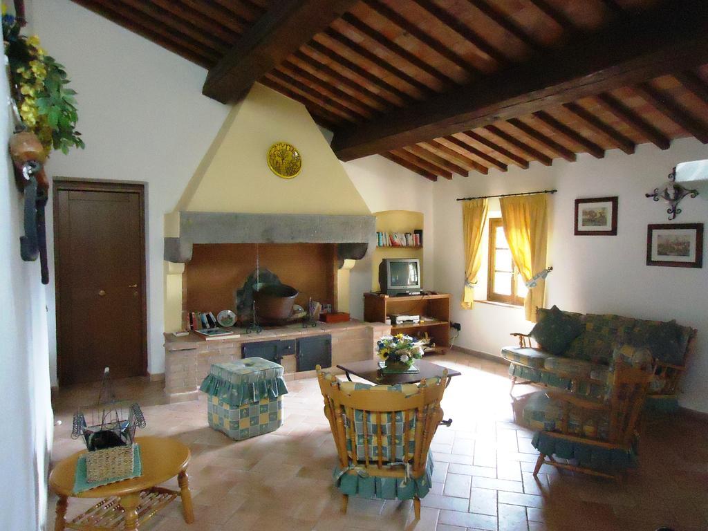 Villa Il Borgo Di Montereggi à Limite Chambre photo